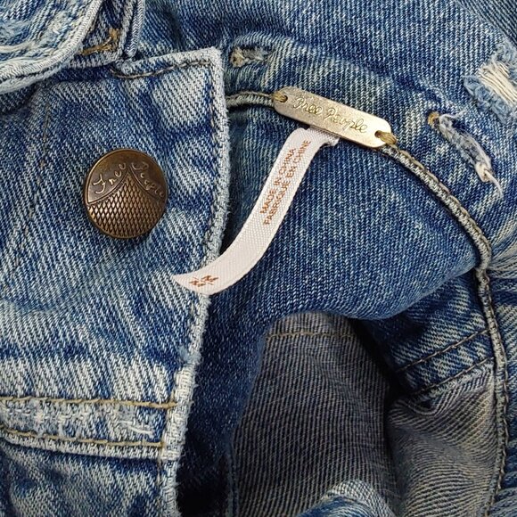 'FREE PEOPLE' DISTRESSED DENIM JACKET TEXTURE SLEEVE VINTAGE - Picture 8 of 16